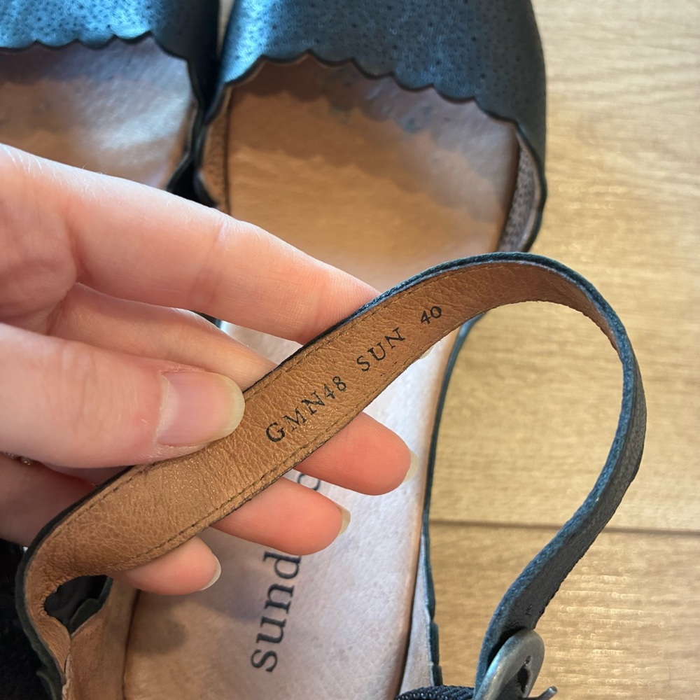 Sundance Black Leather Perforated Cutout Wedge Heeled Sandal Size 40/
Sz 9 - Picture 8 of 12